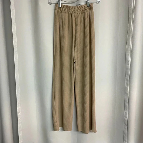 Fashion. Beige wide leg pants with pleats no size tag - Picture 4 of 6